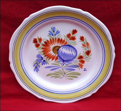 HENRIOT QUIMPER  French Hand Painted Faience Plate Dahlia 1980's